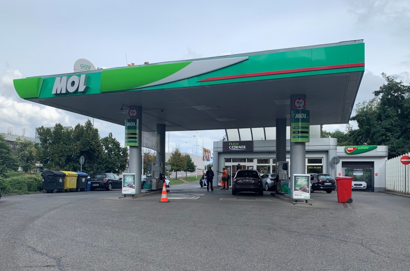 RECONSTRUCTION OF PETROL STATION MOL - HOLEŠOVICE