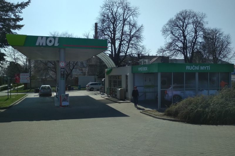 RECONSTRUCTION OF PETROL STATION MOL - VELKÉ PAVLOVICE