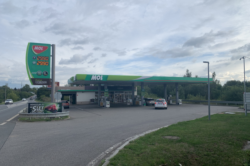 RECONSTRUCTION OF PETROL STATION MOL - PRAHA VÍDEŇSKÁ