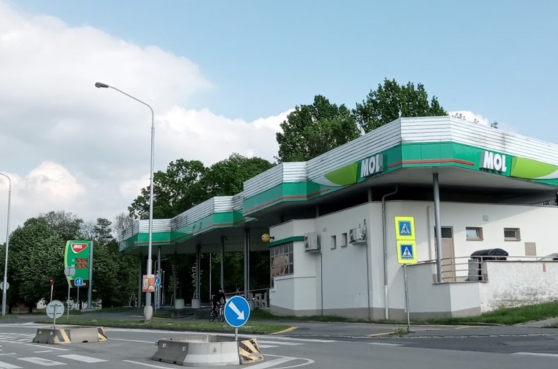 RECONSTRUCTION OF PETROL STATION MOL - OSTRAVA IV