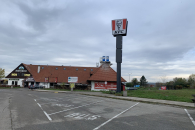STAVBA PYLONU KFC